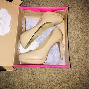 Stylish pumps